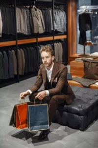 Homme shopping